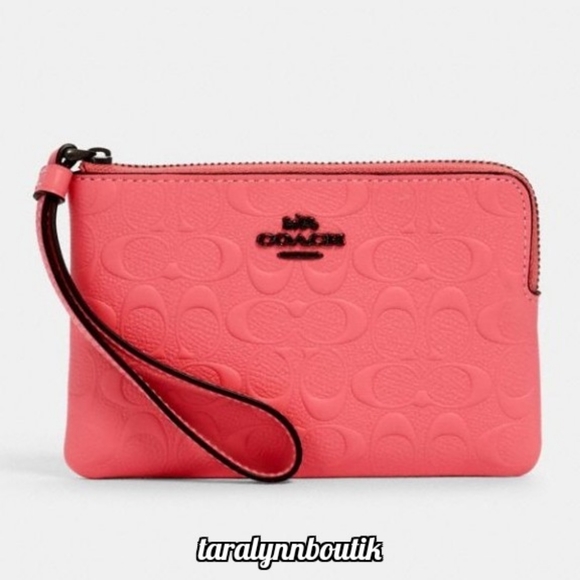 Coach Handbags - 🐎Coach Wristlet🐎